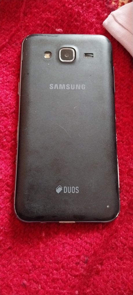 Samsung.    j 500