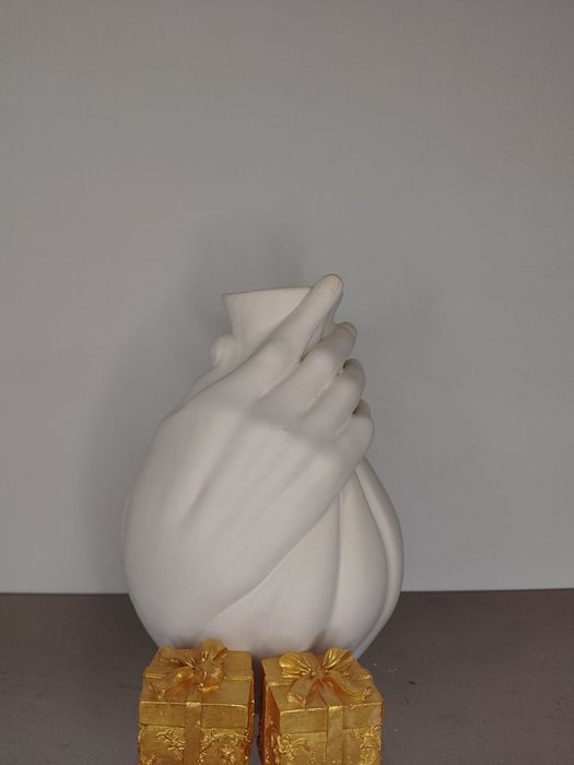 Гіпсова ваза для інтер'єру,макіяжних пензлів,та багато іншого.