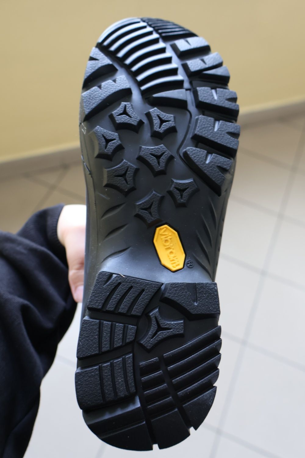 Buty trekkingowe Chiruca z podeszwą Vibram