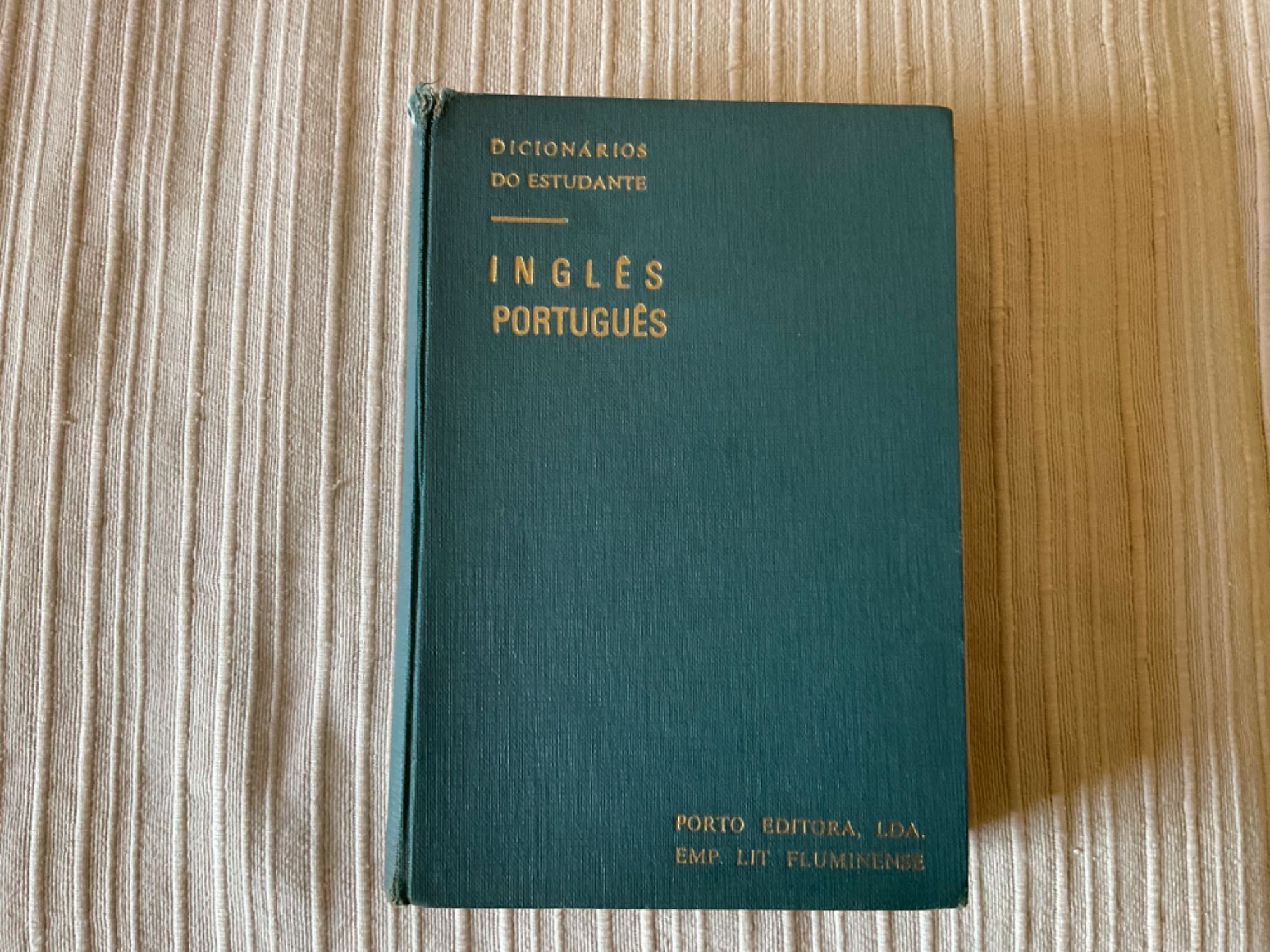 Caderno, dicionário, gramática português contemporâneo