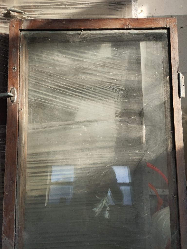 Готовое окно дуб со стеклом,петлями и замками