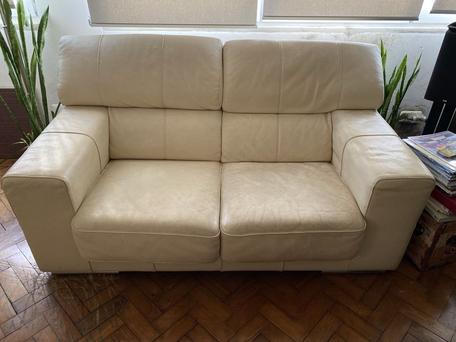 Sofá Pele 2 lugares couro