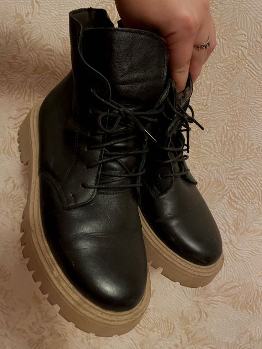 Ботинки жіночі на байці чорні