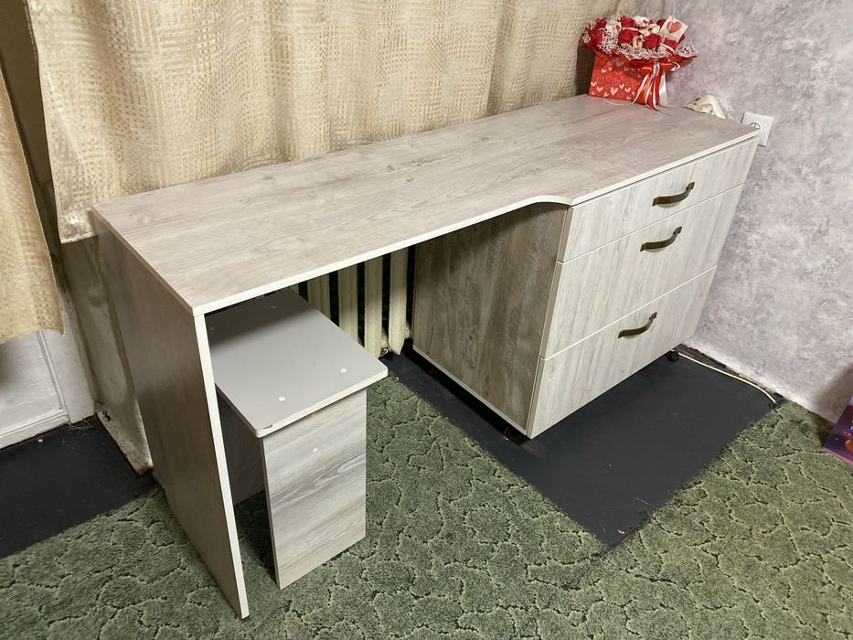 Продам столик стіл комод стіл комод письмовий