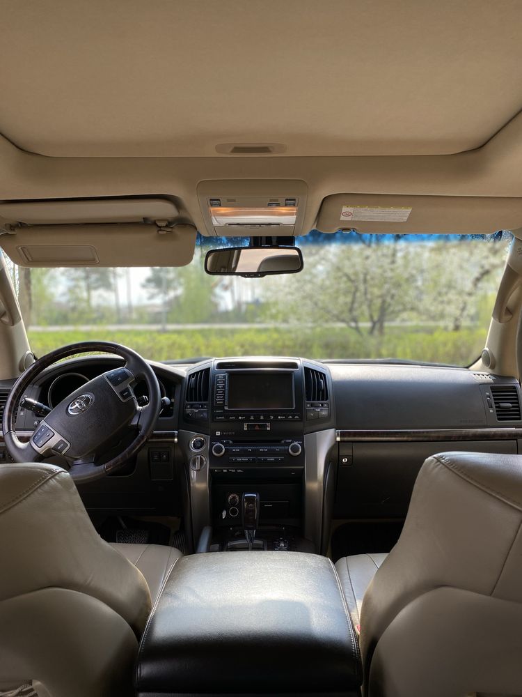 Toyota Land Cruiser  2011