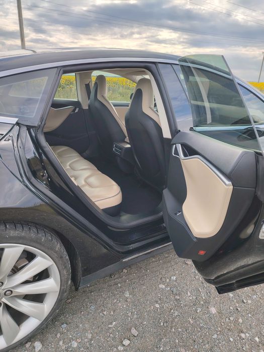 Tesla Model S 2014