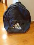 Mochila nova da marca adidas