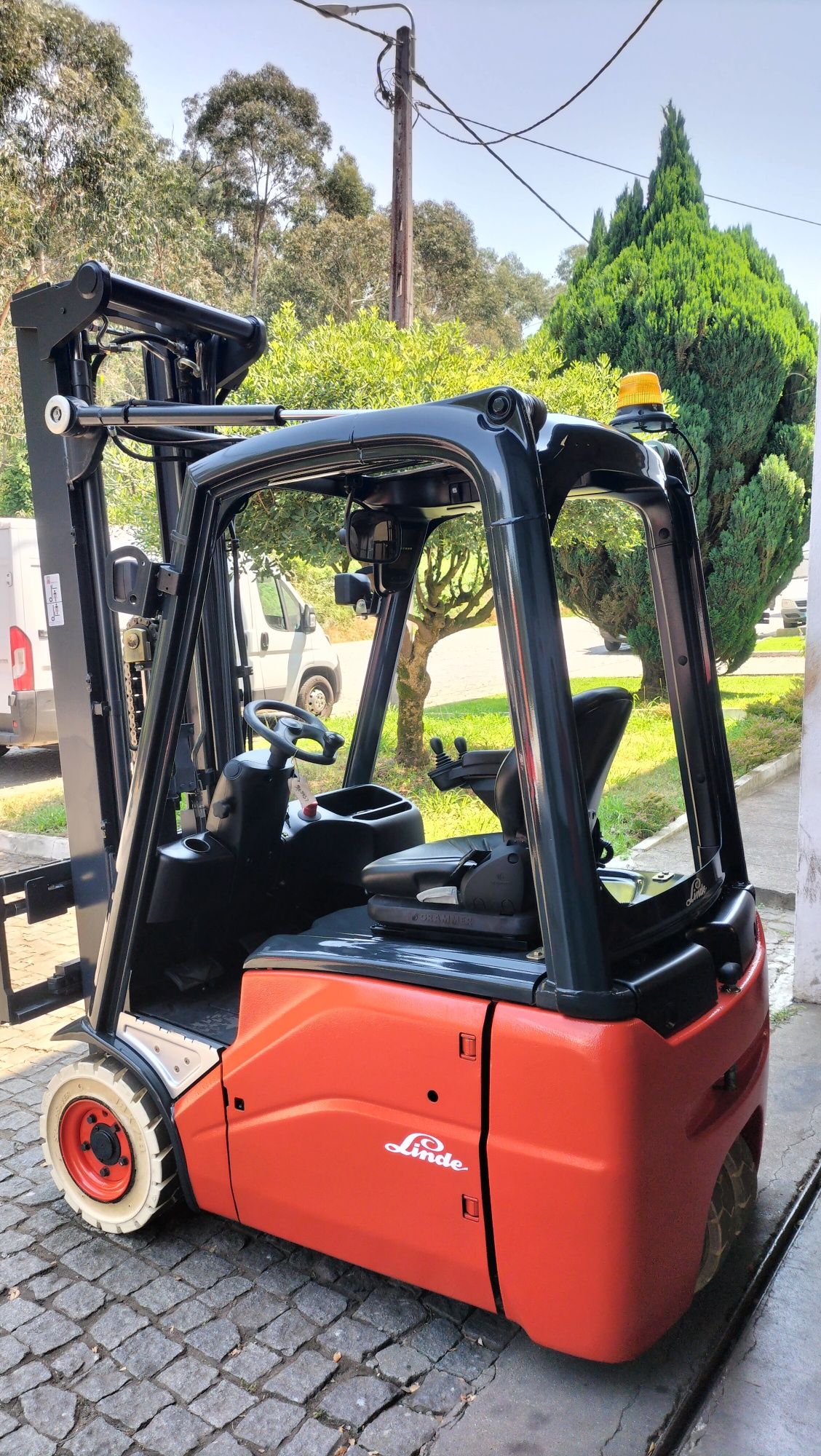 Empilhador Linde E16 ,2014 ,2800horas ,Triplex 5,50mt , Bat. Nova