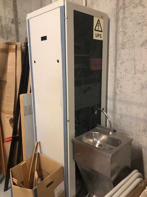 Dois Bastidores de informática