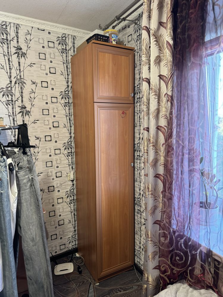 Продам письменный  стол и шкаф