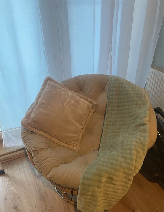 Fotel rattanowy z dużą poduchą, bardzo wygodny