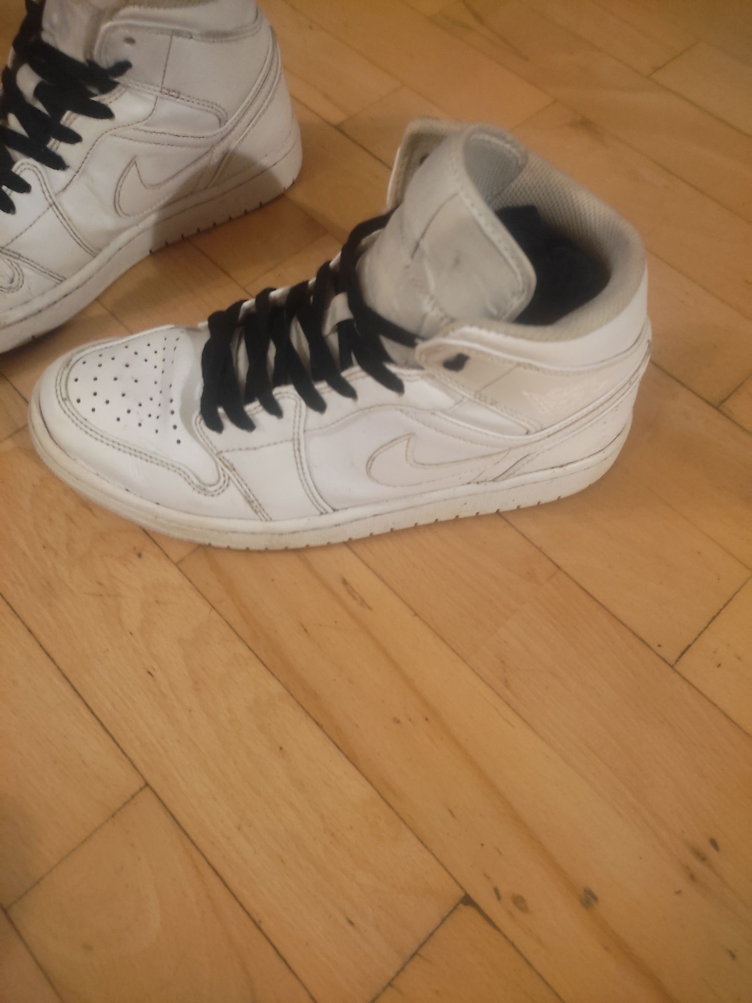 Nike Jordan 1 Białe Mid