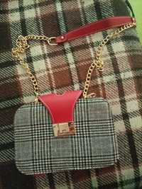 Жіноча сіро-червона сумочка