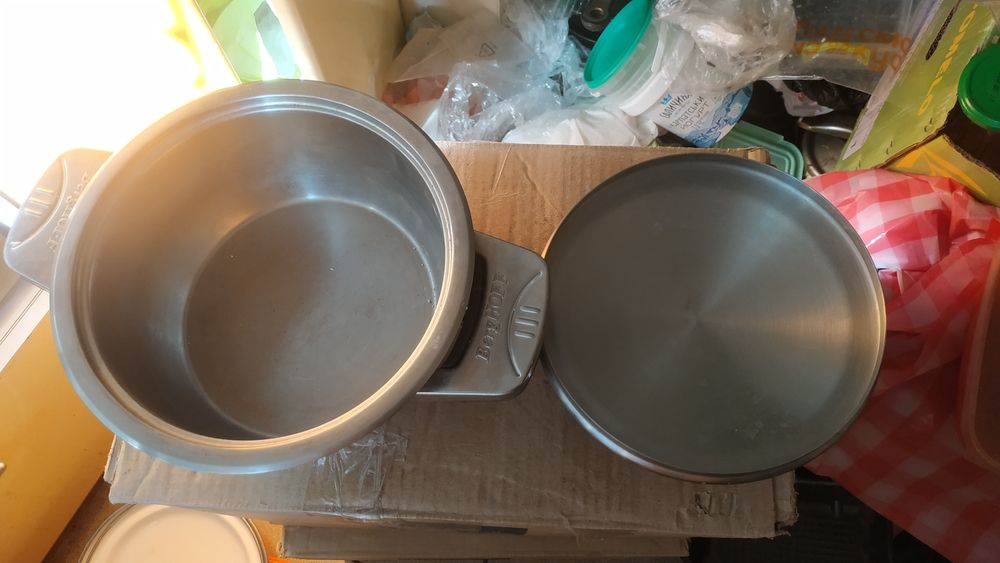Продам кастрюли с крышками