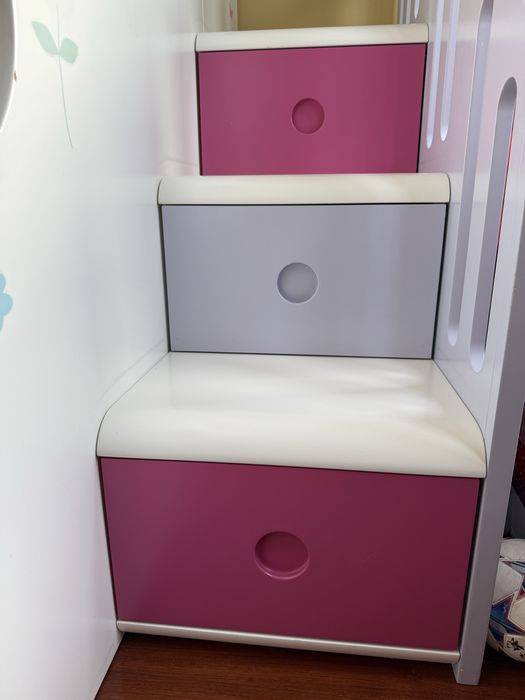 Beliche infantil de dois pisos