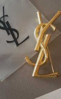 Piękna złota broszka ysl model skóra węża wybity napis Cudo lv cc