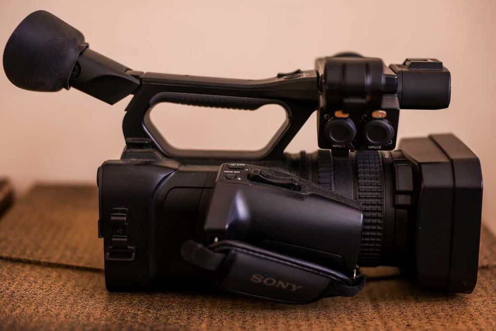 Kamera Sony HXR-NX100