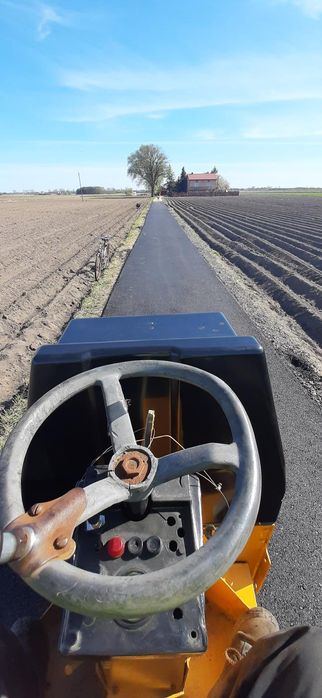 Asfaltowanie, naprwa i budowa dróg,gorący asfalt.