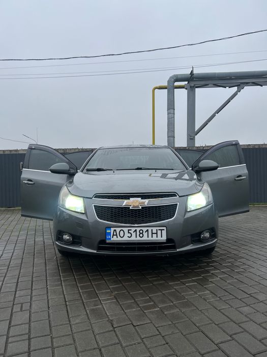 Chevrolet Cruze 2011 рік1.8 газ-бензин.Автомат