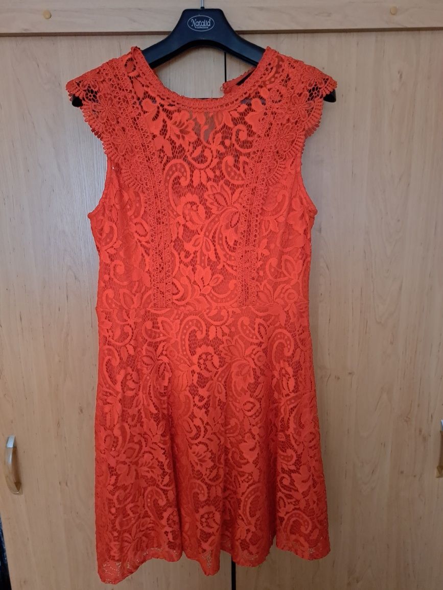 Piękna czerwona sukienka rozmiar 42