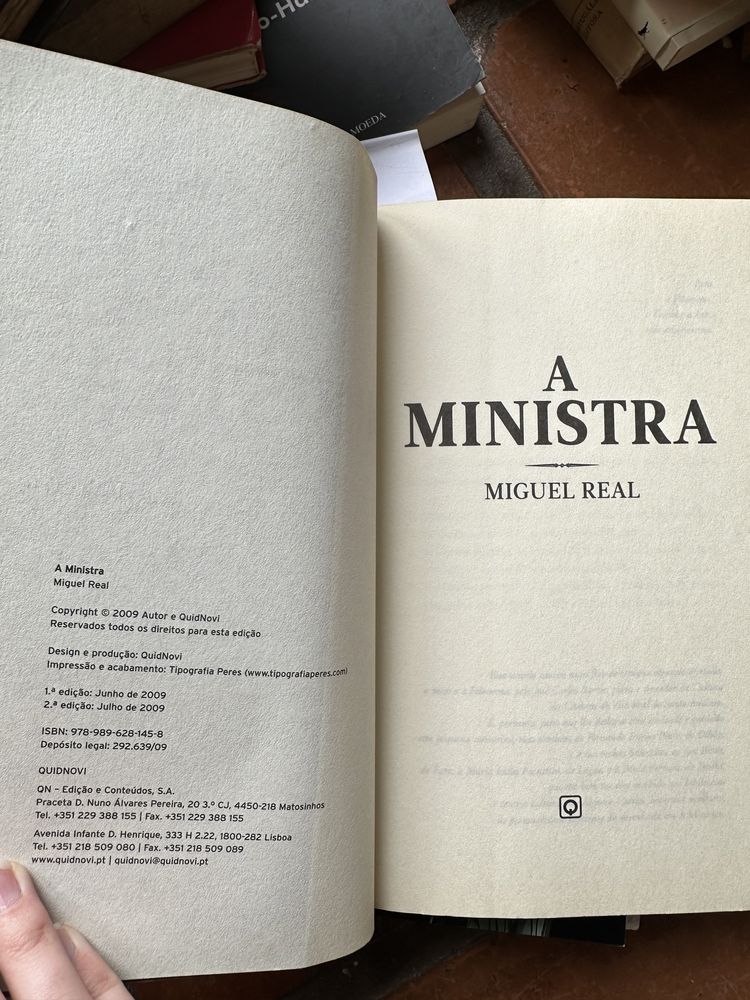 livro A ministra de Miguel real