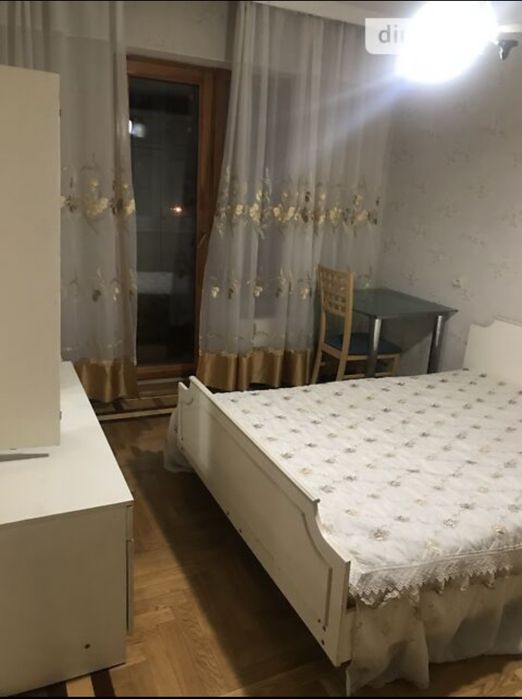 Продам 4 кімнатну Троєщина, цегляний будинок, газ, роздільні кімнати,