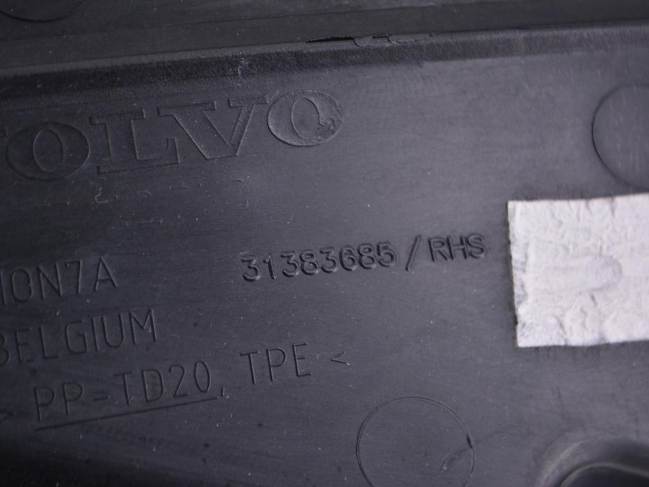 Дефлектор радіатора передній правий VOLVO XC60 2013-2017 31383685