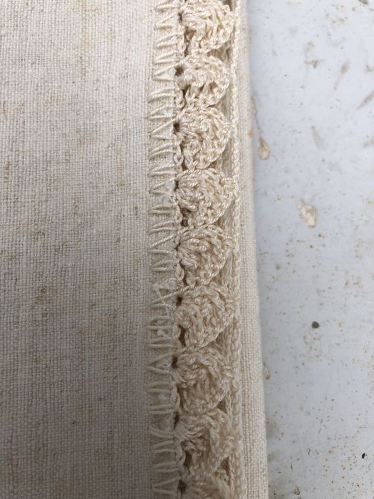Pano em linho com renda manual