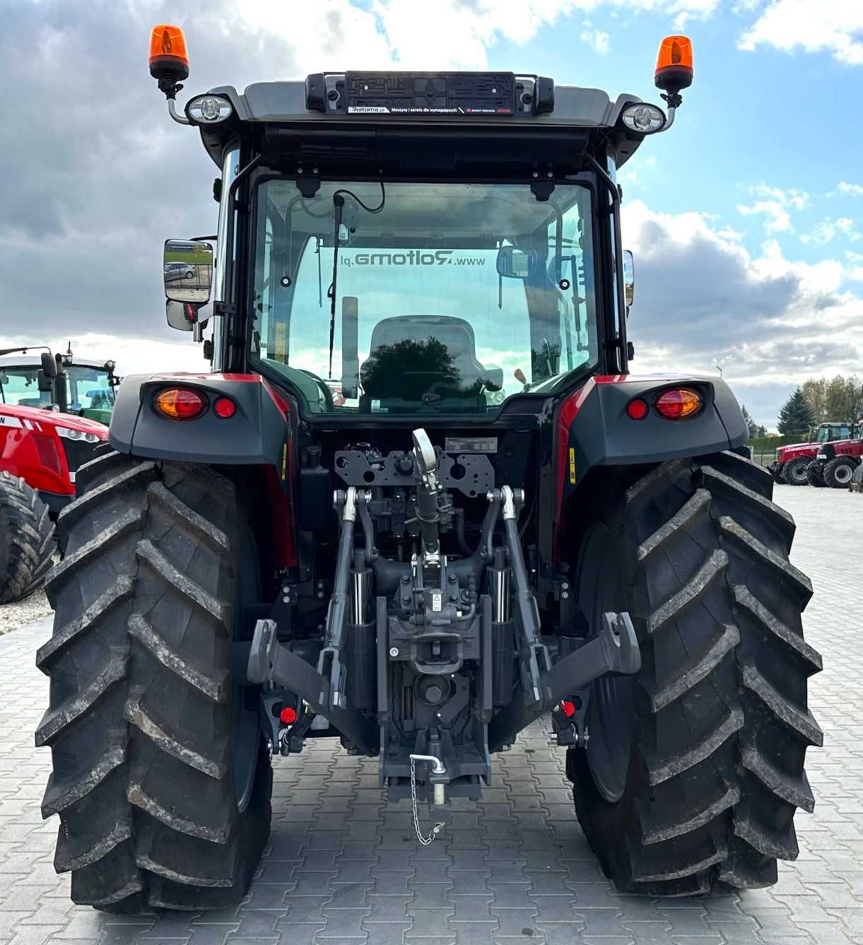 Massey Ferguson 5713 M  Nowy !
