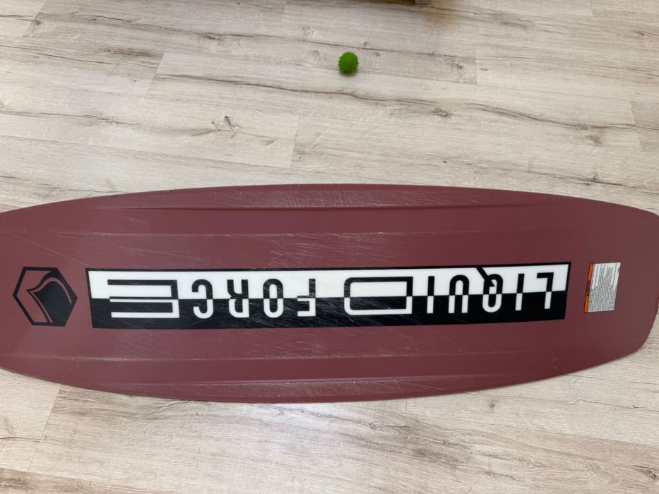 Вейкборд дошка та кріплення