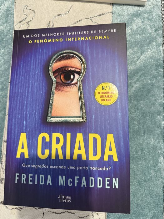 A criada livro