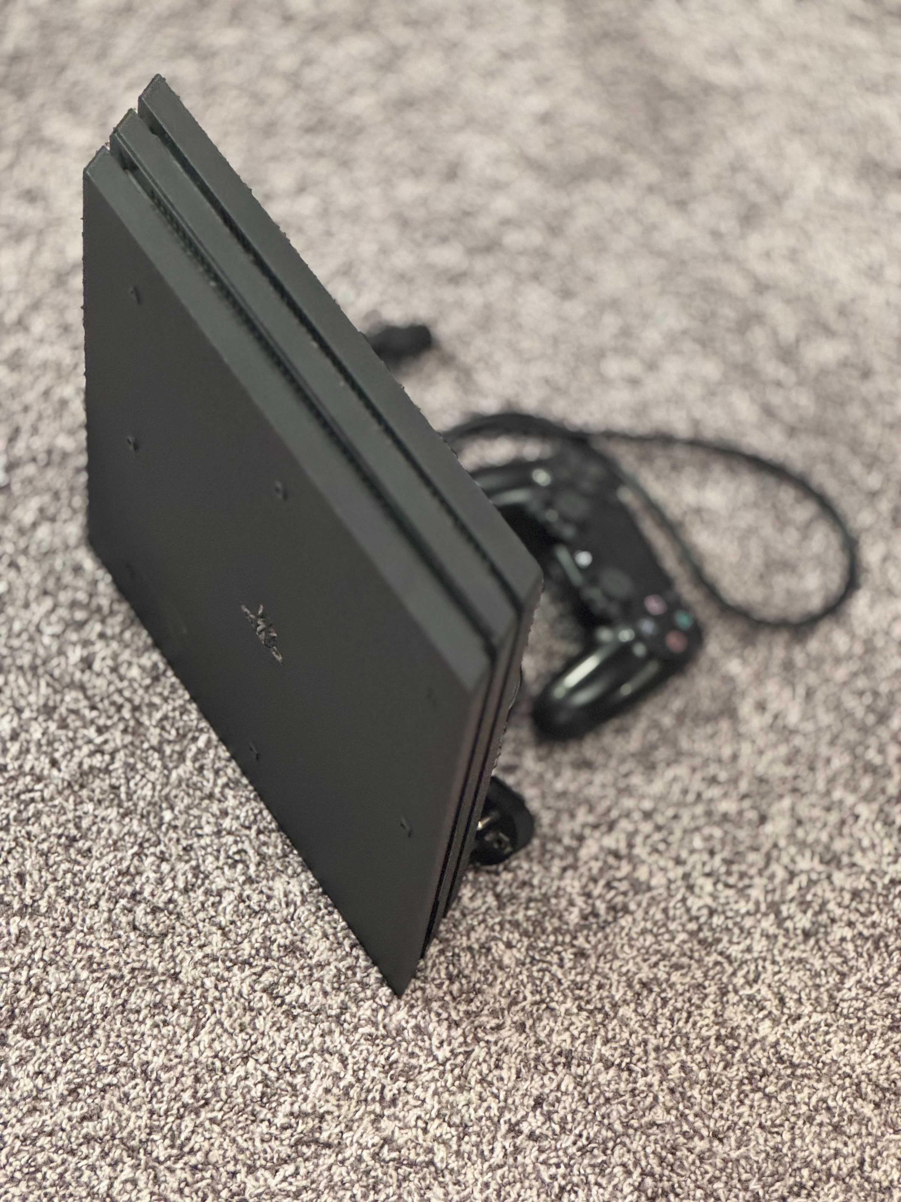 PlayStation 4 Pro 1TB + геймпад, ідеальний стан