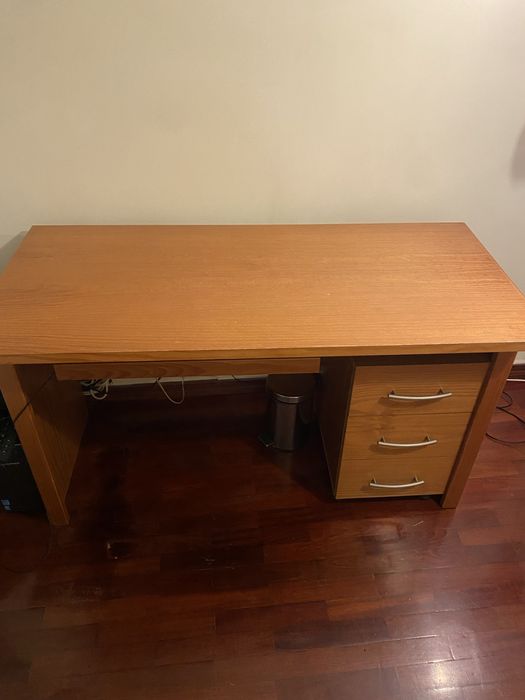 Secretária com cadeira