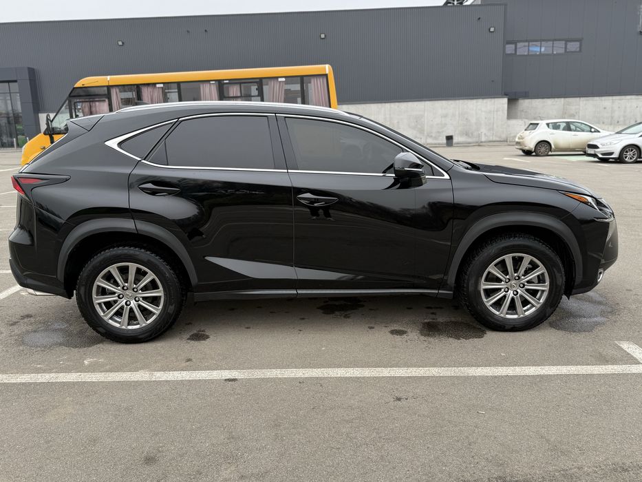 Автомобіль Lexus NX 200T