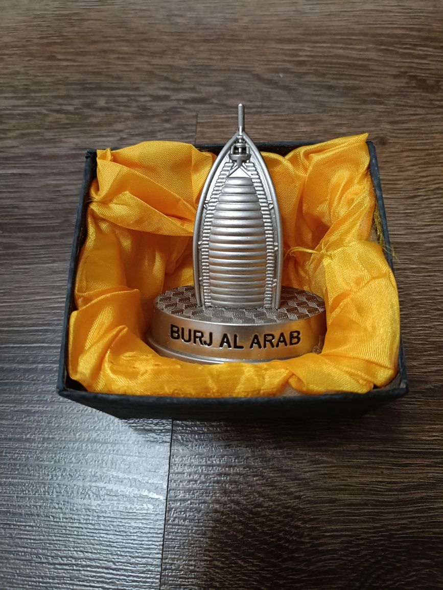 Сувенір-відкривачка,,DUBAI'',нова.