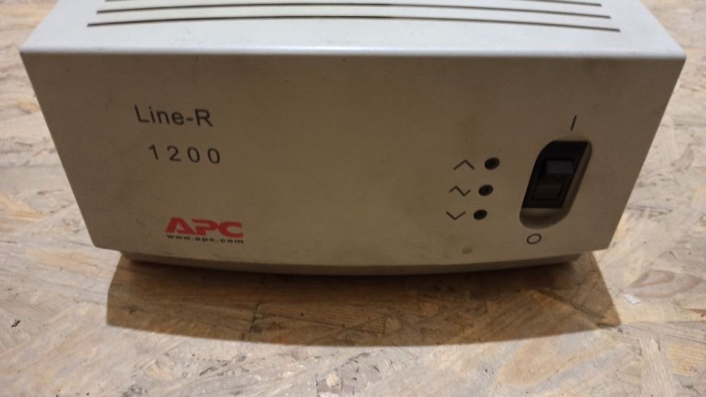 Стабилизатор APC Line-R 1200 (1200VA)