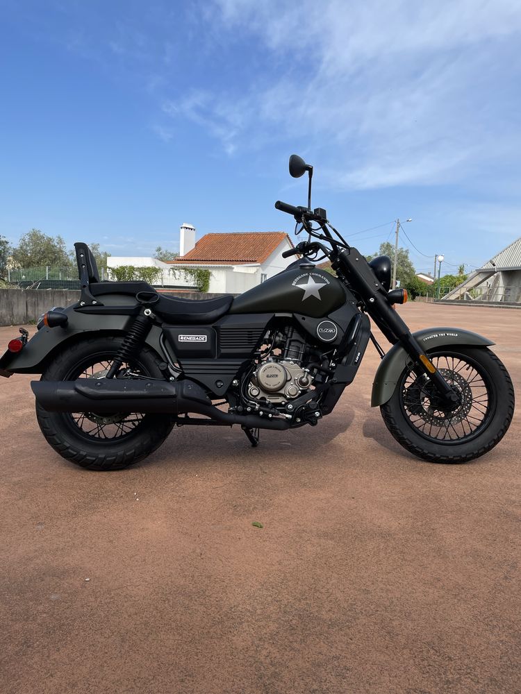 UM Renegade Commando 125cc (2023/1500Km)