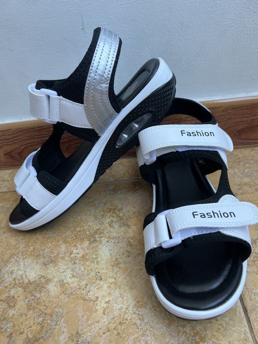 Сандалі. Босоніжки нові.