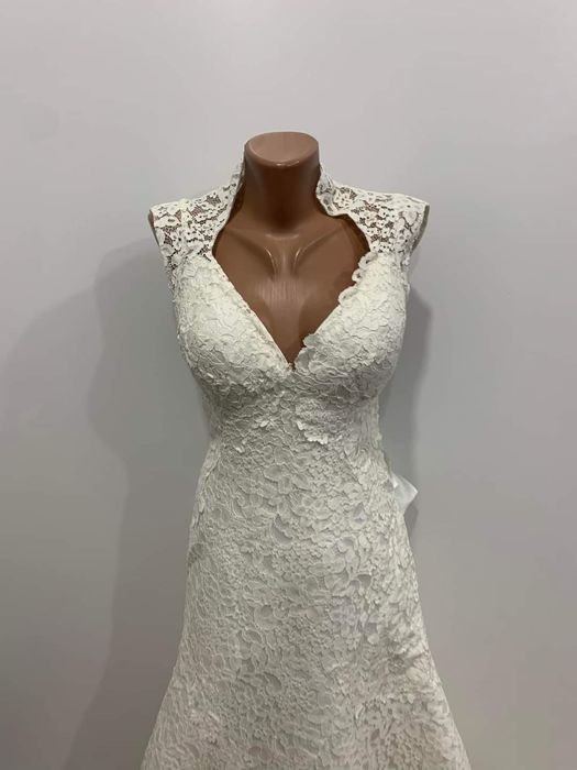 Сукня весільна зі шлейфом