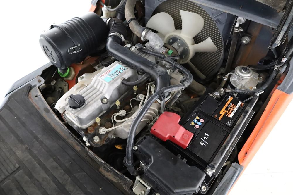 Навантажувач Тойота  погрузчик  дизельний Toyota 8FDL15