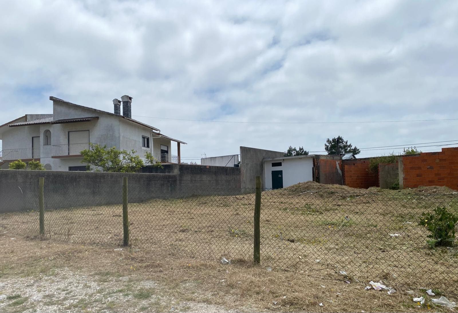 Terreno 700m2 para construção em Marinha grande