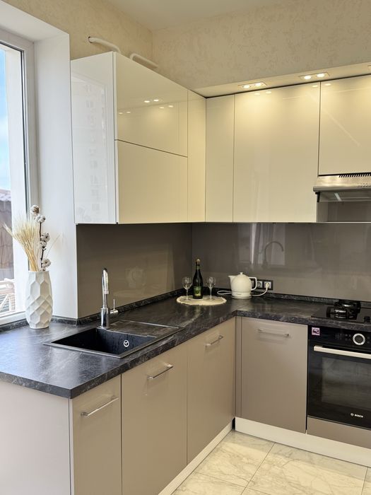 Сдам квартиру с балконом у моря ,1к посуточно в клубном доме,хозяин