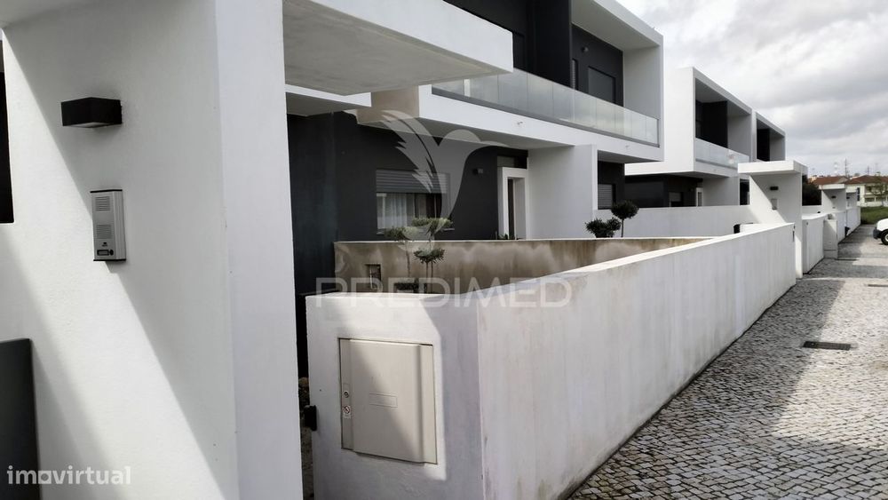 Moradia Entroncamento T4 com garagem