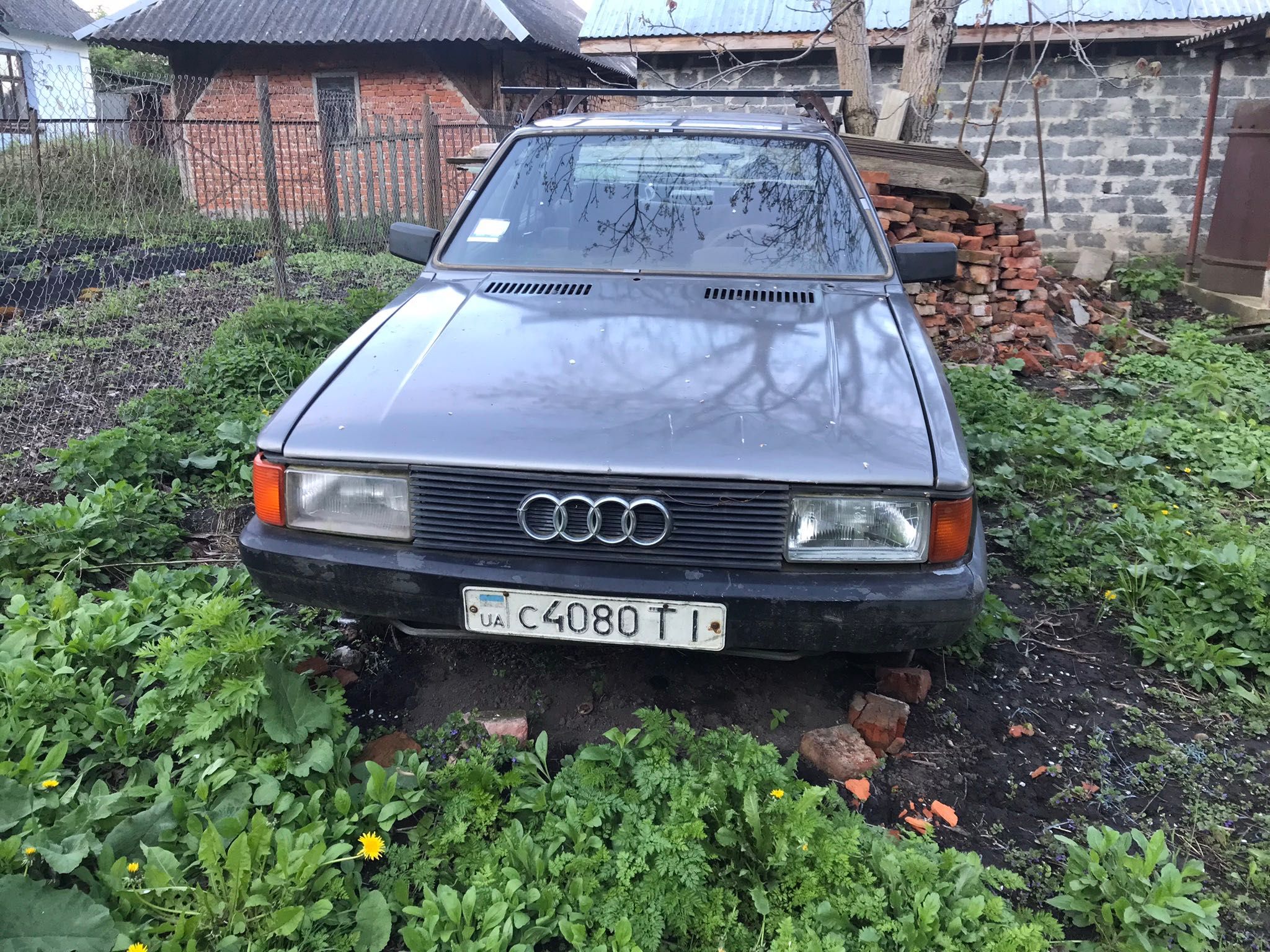 Продаються запчастини з Audi 80 T2