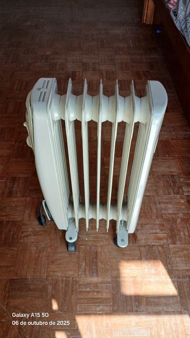 Vendo Aquecedor a Óleo da marca Taurus com 5 divisórias de calor