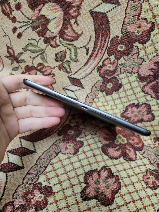 Apple iPad air 9.7" wifi lte 16 ГБ планшет