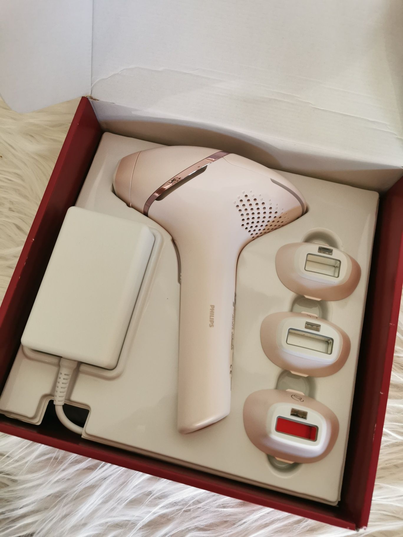 Depilator laserowy PHILIPS Lumea seria 9900 Prestige BRI977/001 SenseI