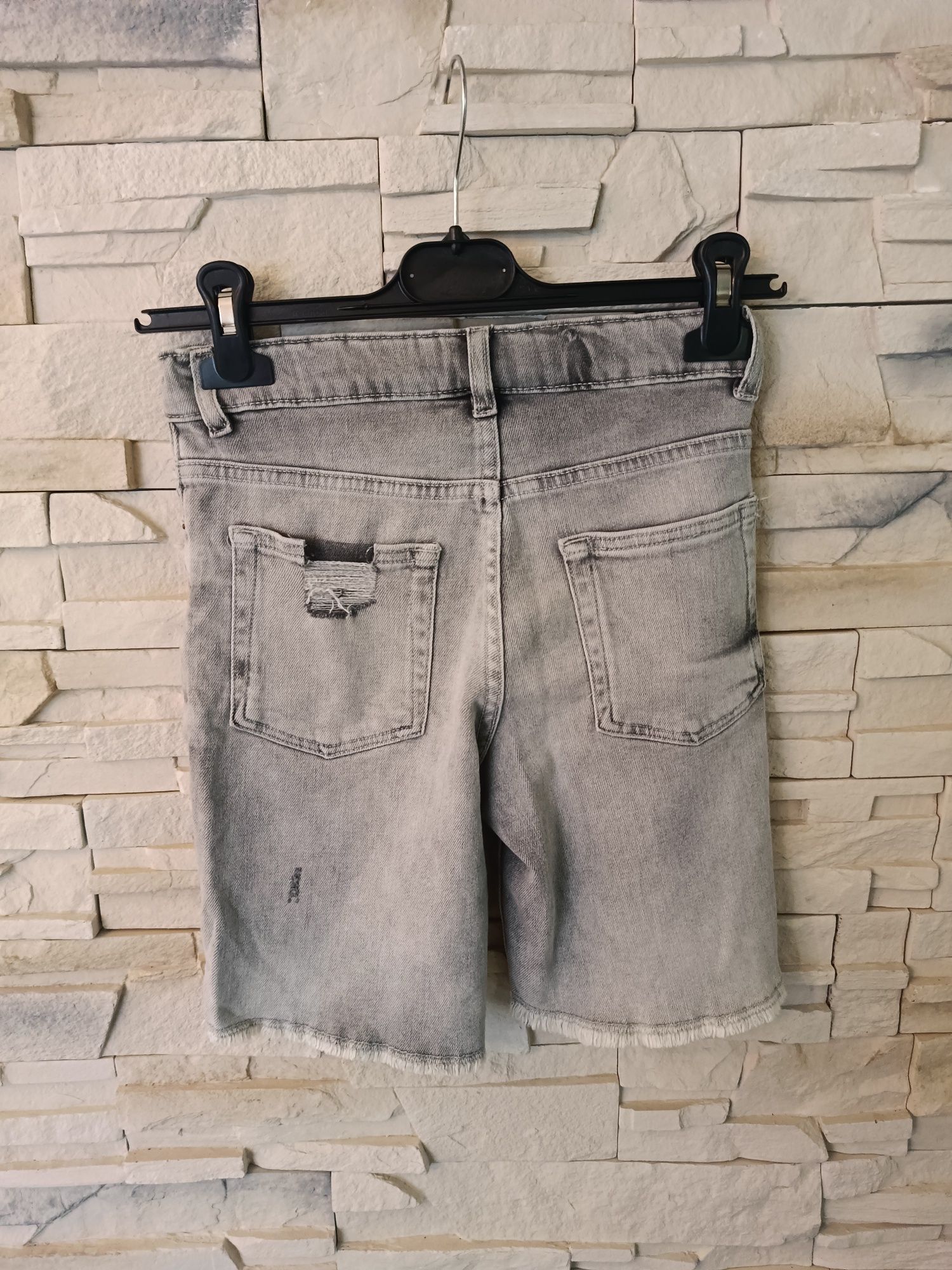Spodenki z przetarciami Zara 134