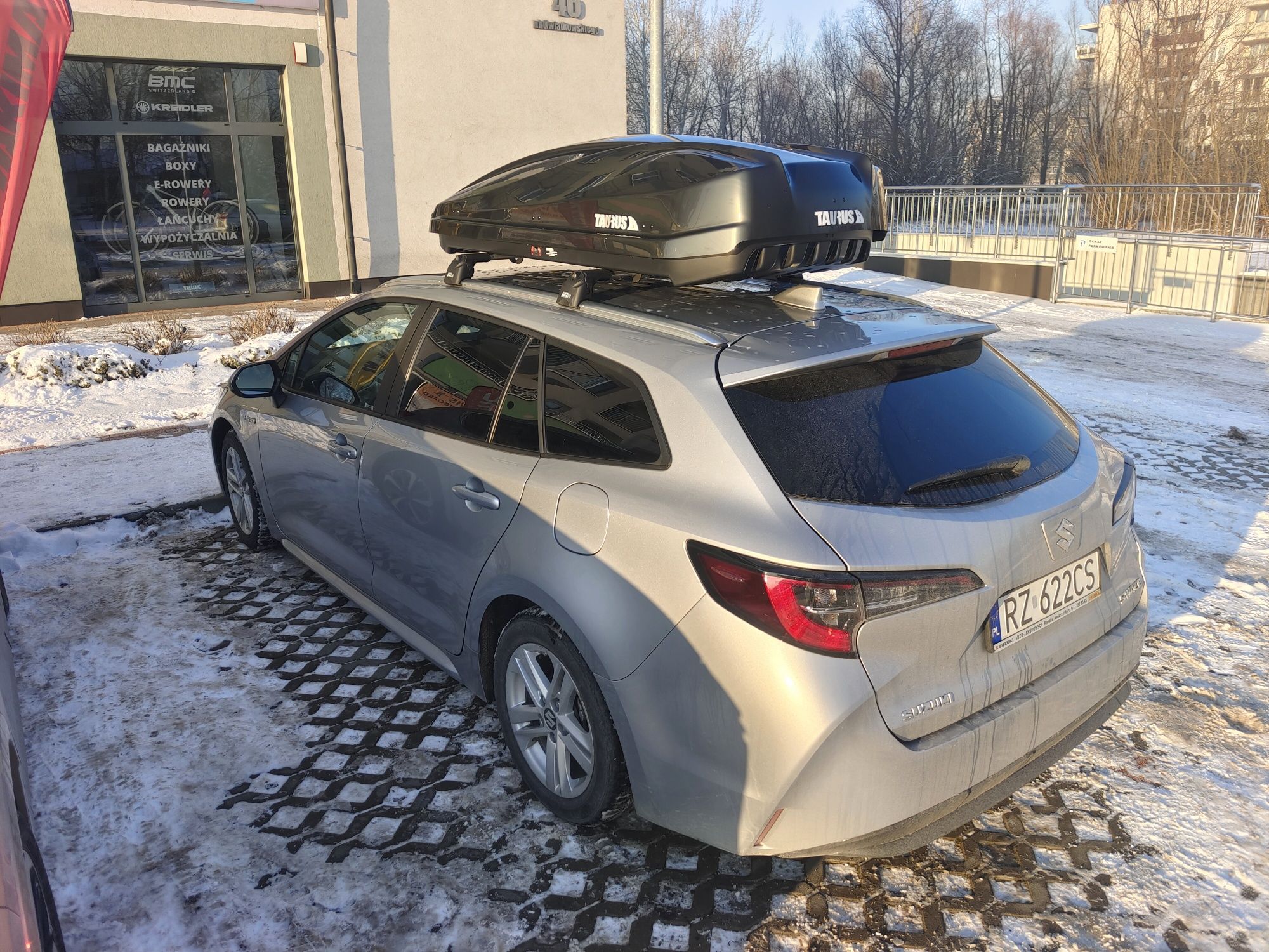 Box dachowy Taurus Strike 480 Czarny połysk