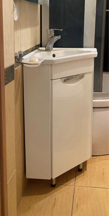 Умивальник с тумбою угловий